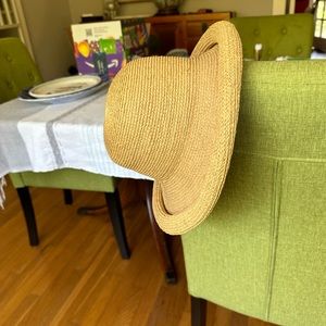 Kaminski, raffia hat. A classic! I’ve got 2 more!